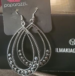 Women's earrings